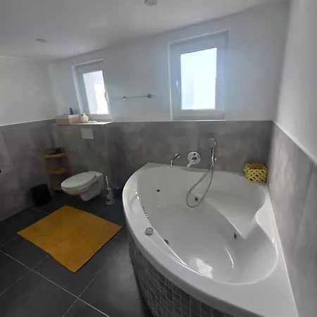 Retreat Whirlpool & Terrace *